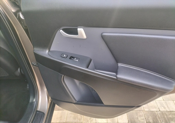 Kia Sportage cena 44900 przebieg: 223000, rok produkcji 2013 z Urzędów małe 232